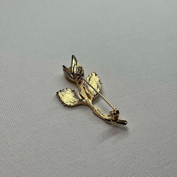 Vintage Gold-tone Flower Brooch w/ Faux Pearl - Picture 4 of 5